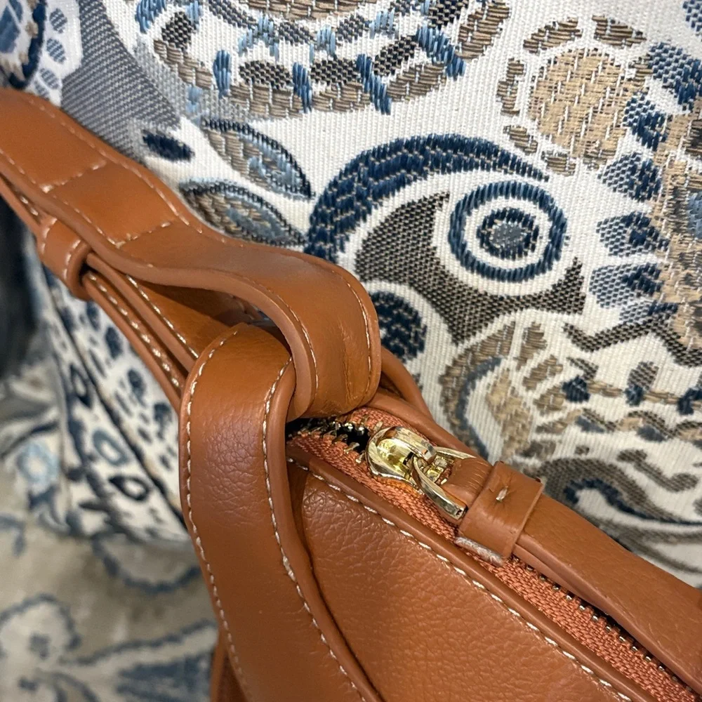 Tan hobo bag